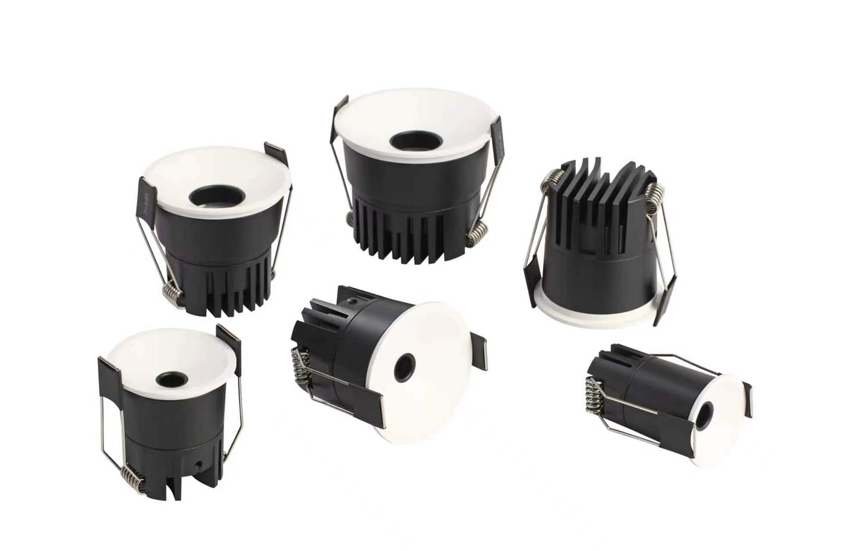 GD-ADL73 recessed spotlight series with black bodies and white trims in multiple sizes