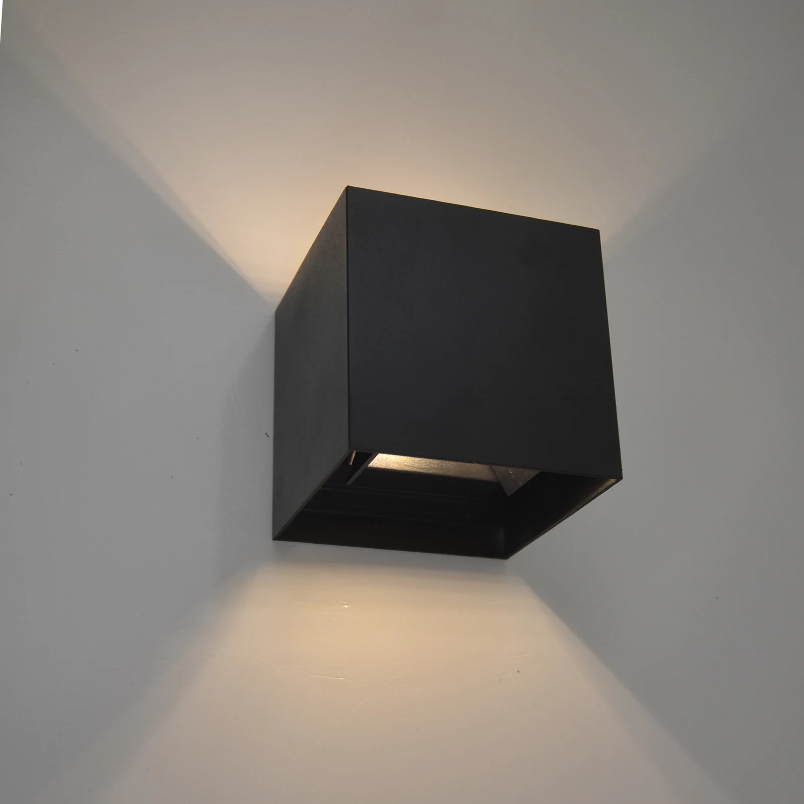 GD-AWG06 · Negro · Referencia del producto encendido
