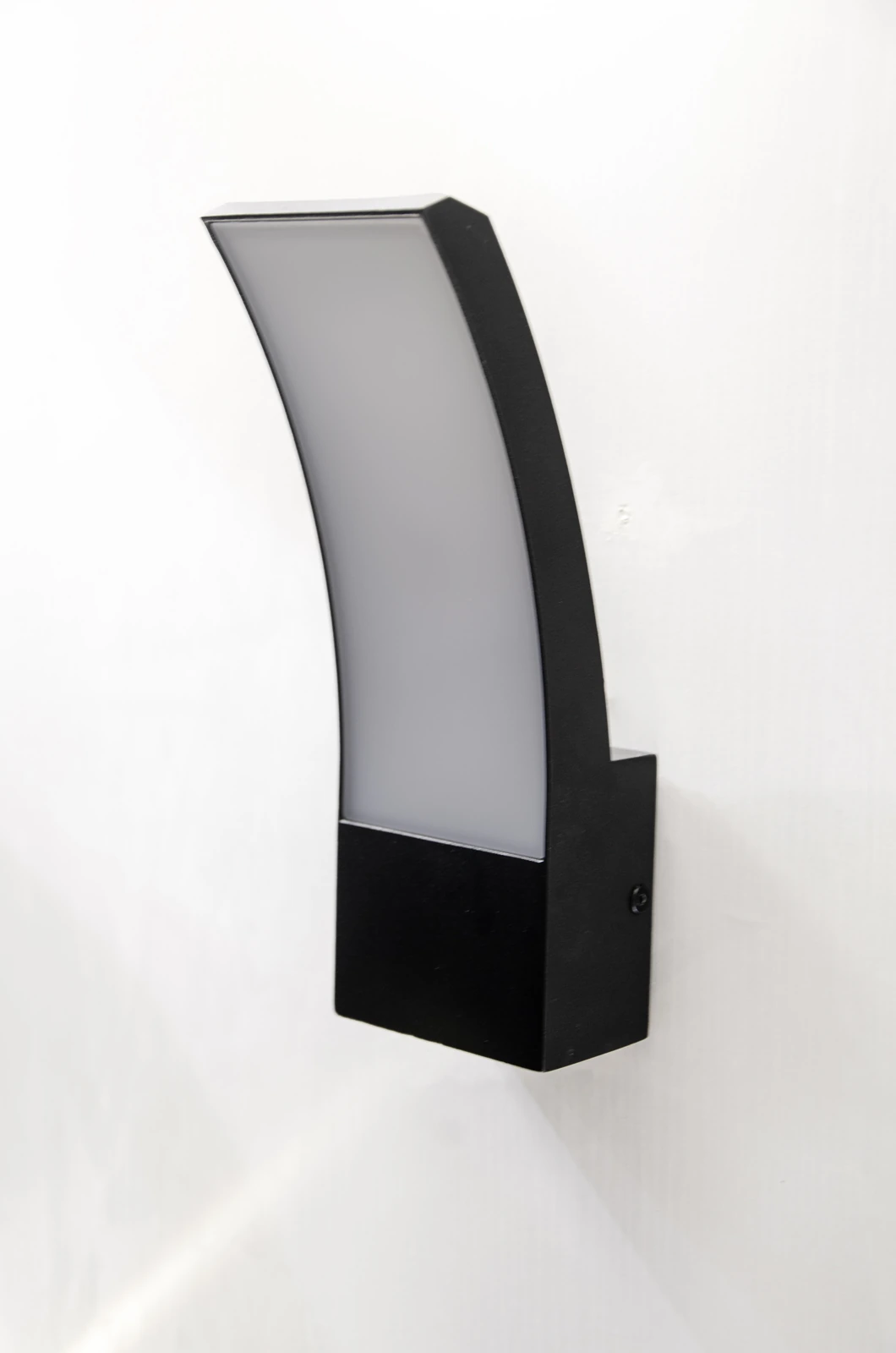 GD-AWX192-1: curved vertical panel wall light, product view