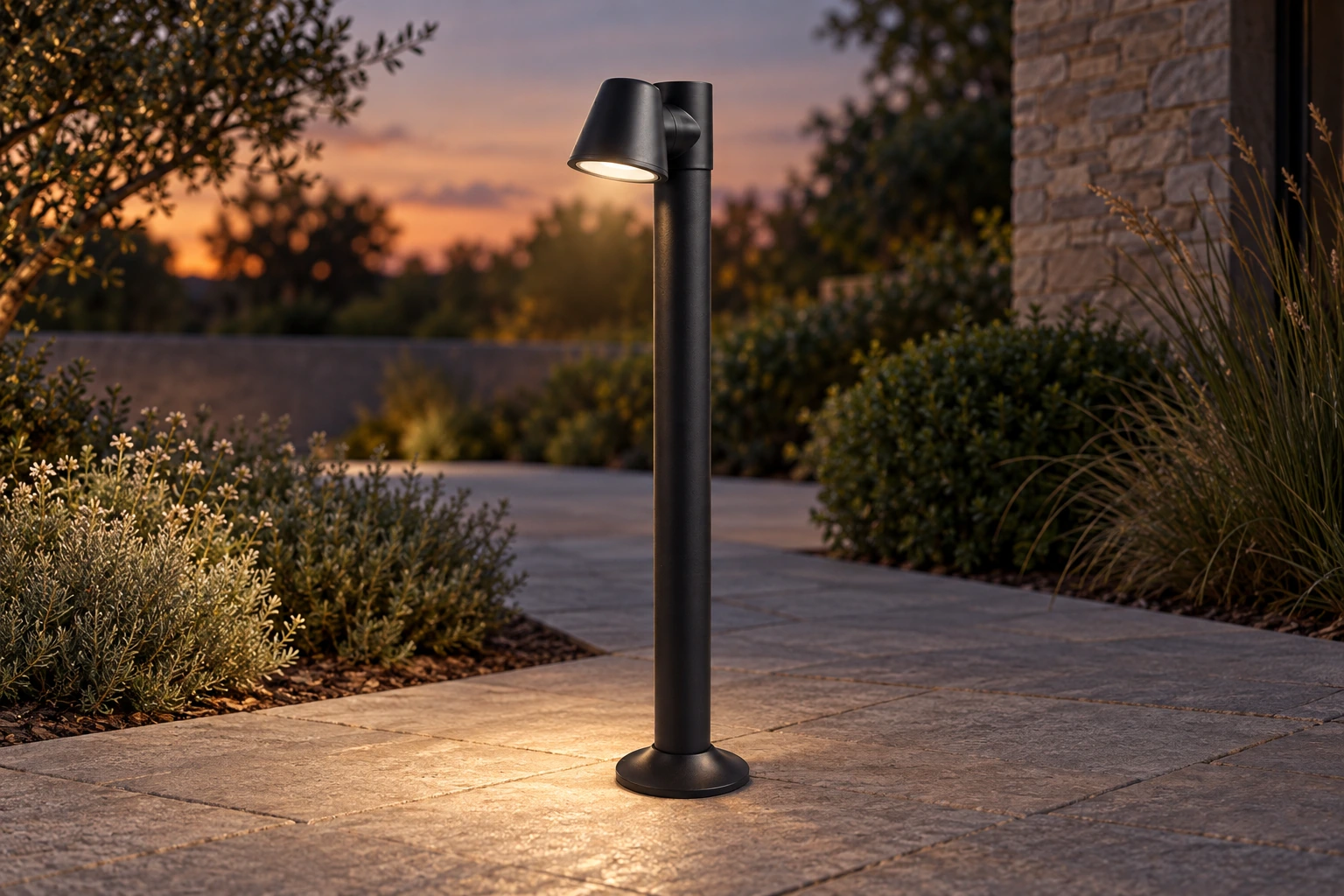 GD-BL20-1-GU10-600 · black housing · installed outdoor scene