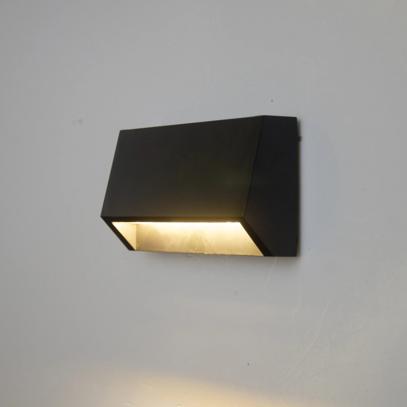 GD-PBL17 · cuerpo negro · vista encendida