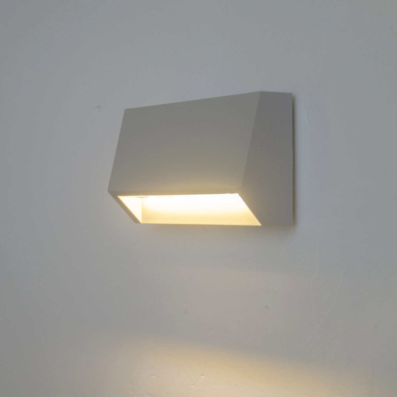 GD-PBL17 · cuerpo gris claro · vista encendida