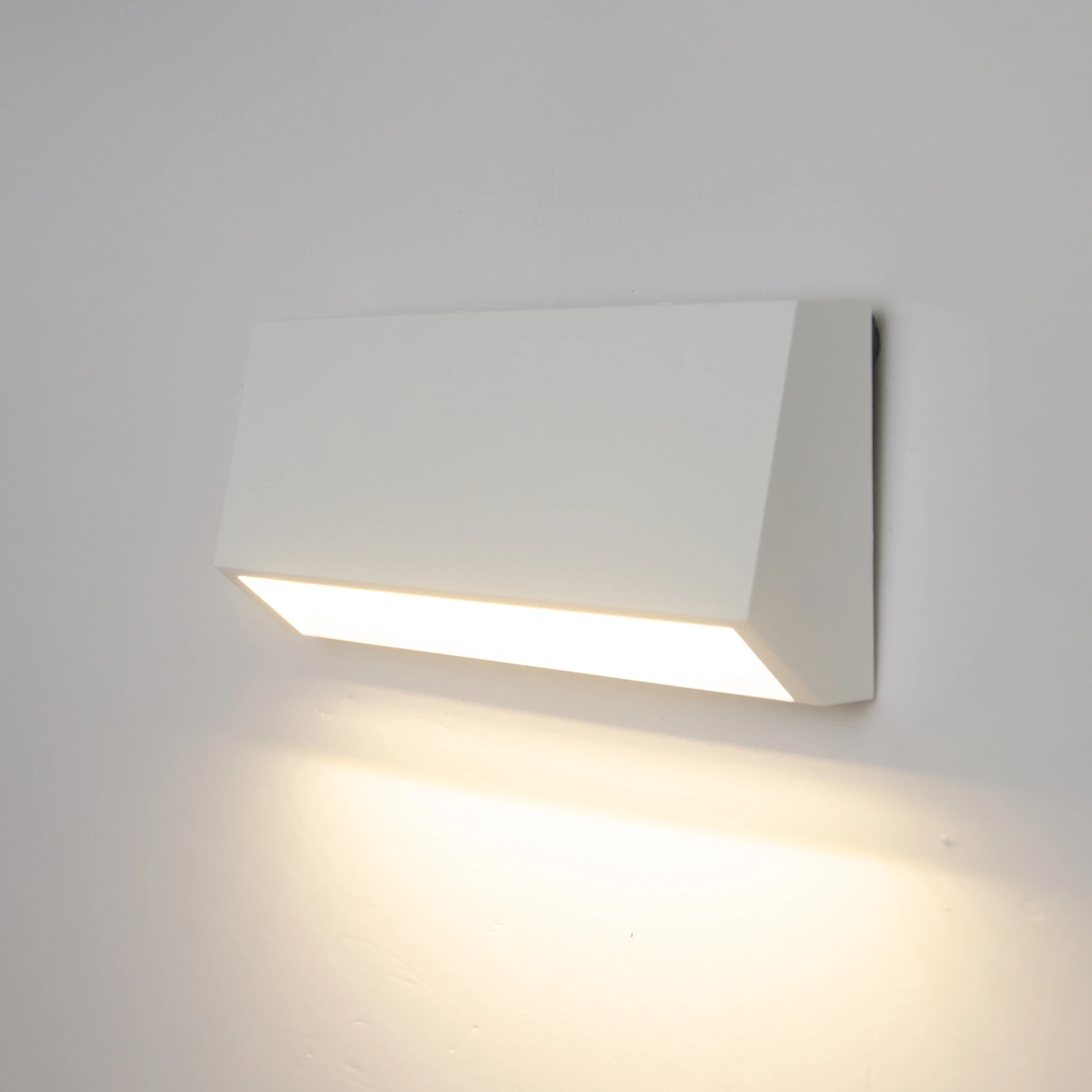 GD-PBL18 · cuerpo blanco · vista encendida