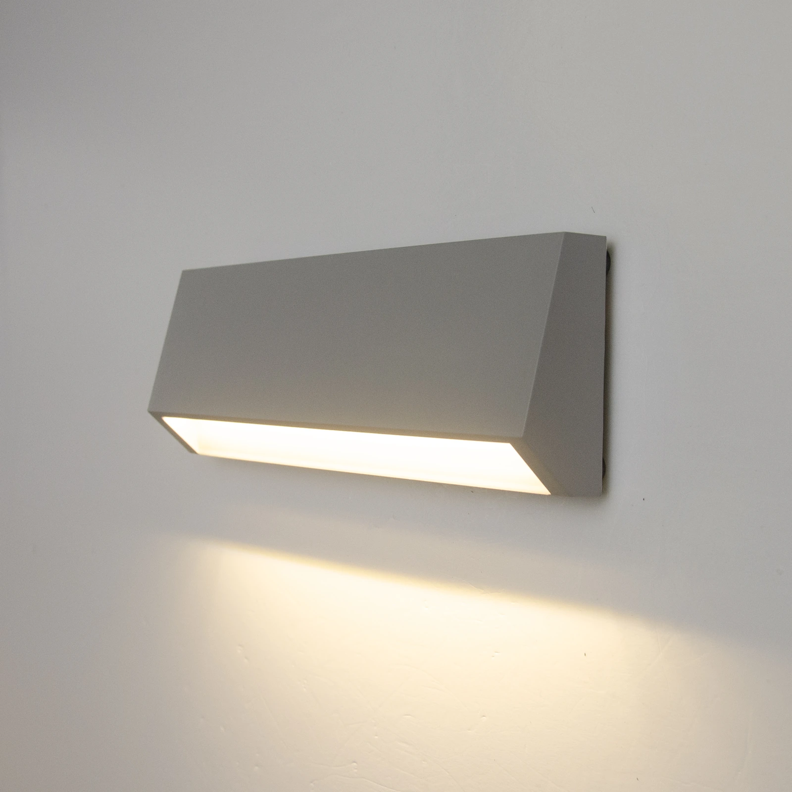 GD-PBL19 · cuerpo gris claro · vista encendida