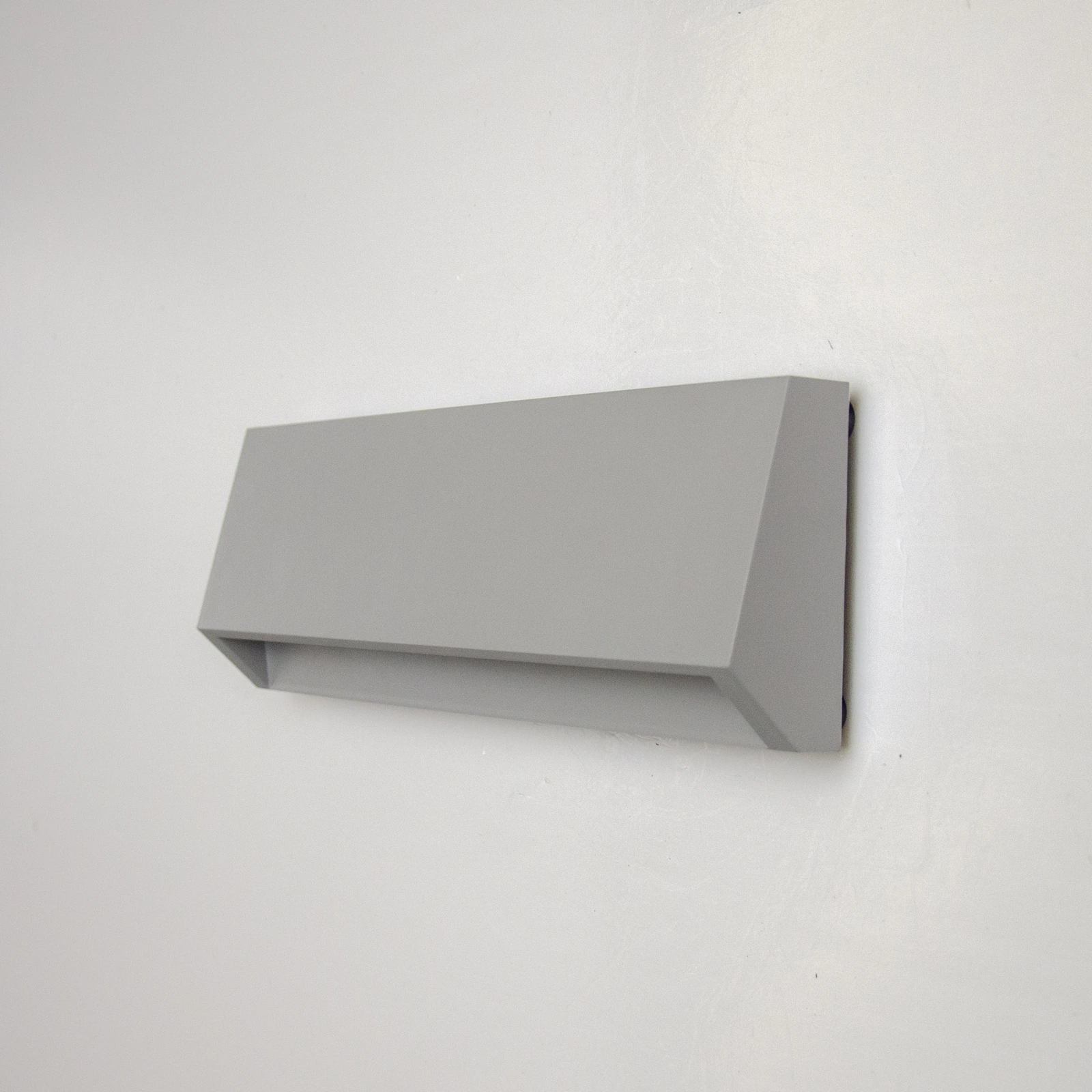 GD-PBL19 Luz de escalón ancha con visera · Gris claro