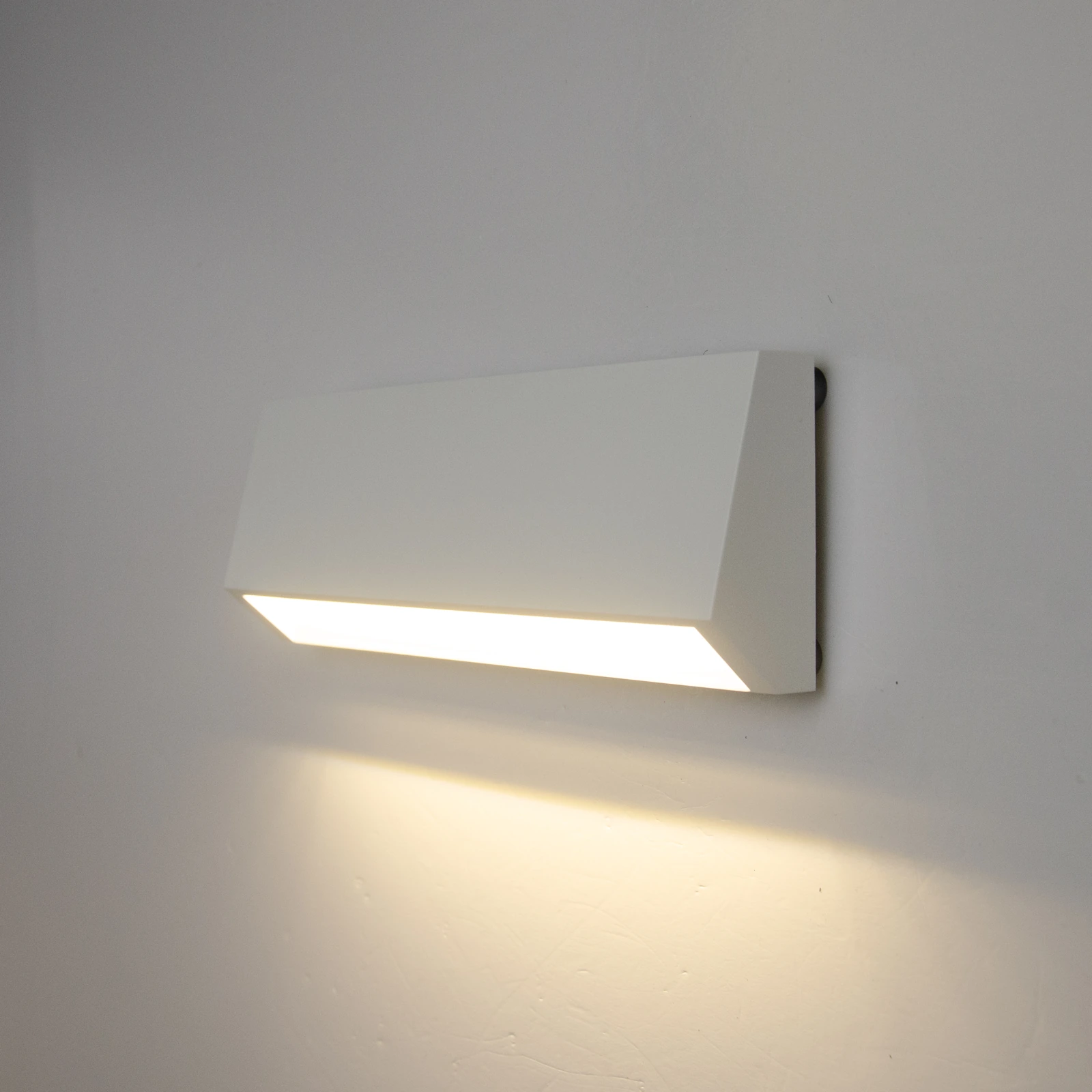 GD-PBL19 · cuerpo blanco · vista encendida