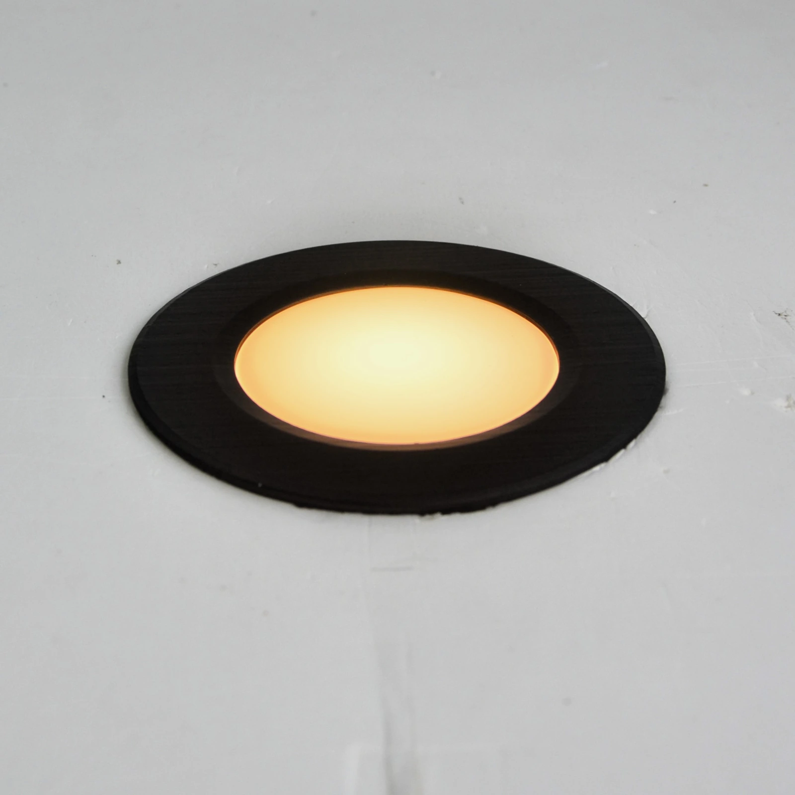 GD-PGL04 · black housing · light-on view