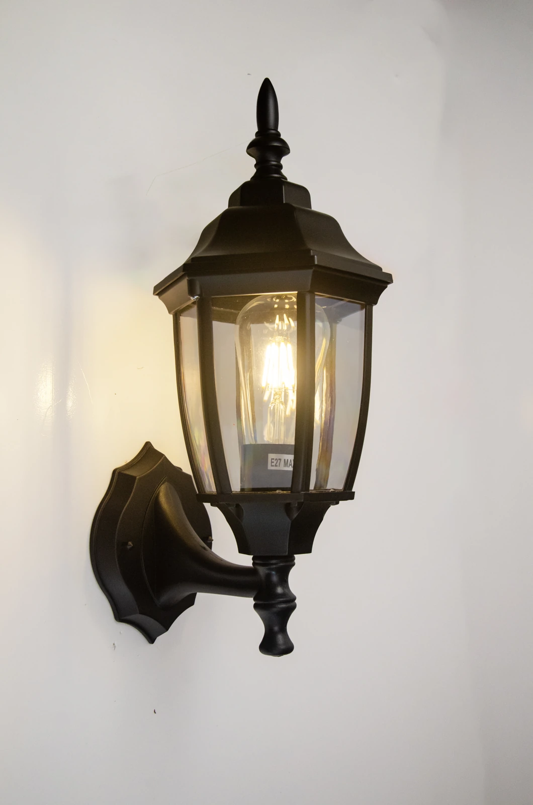 GD-PW029-E27 · Black · vista encendida