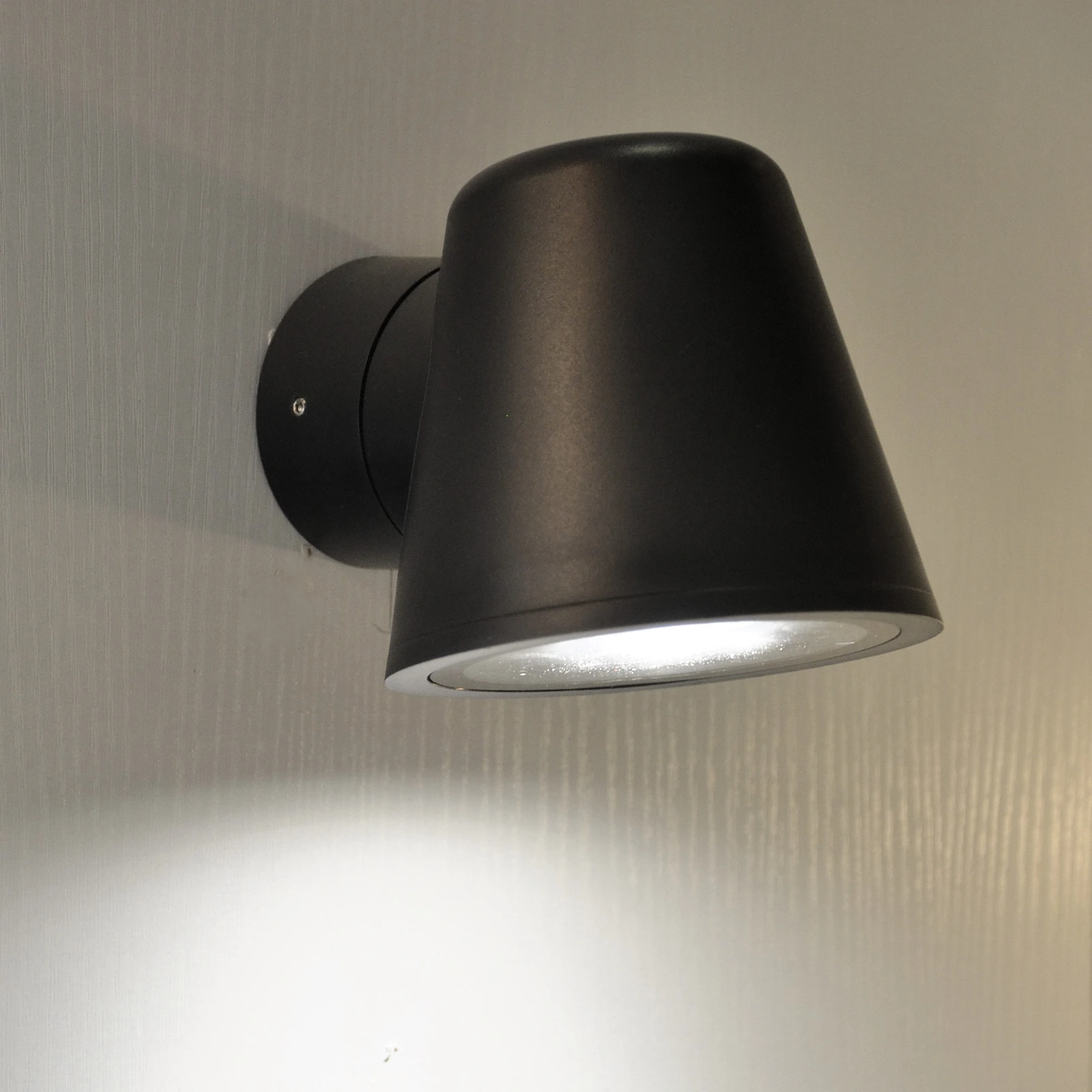 GD-PW043 · black housing · light-on view