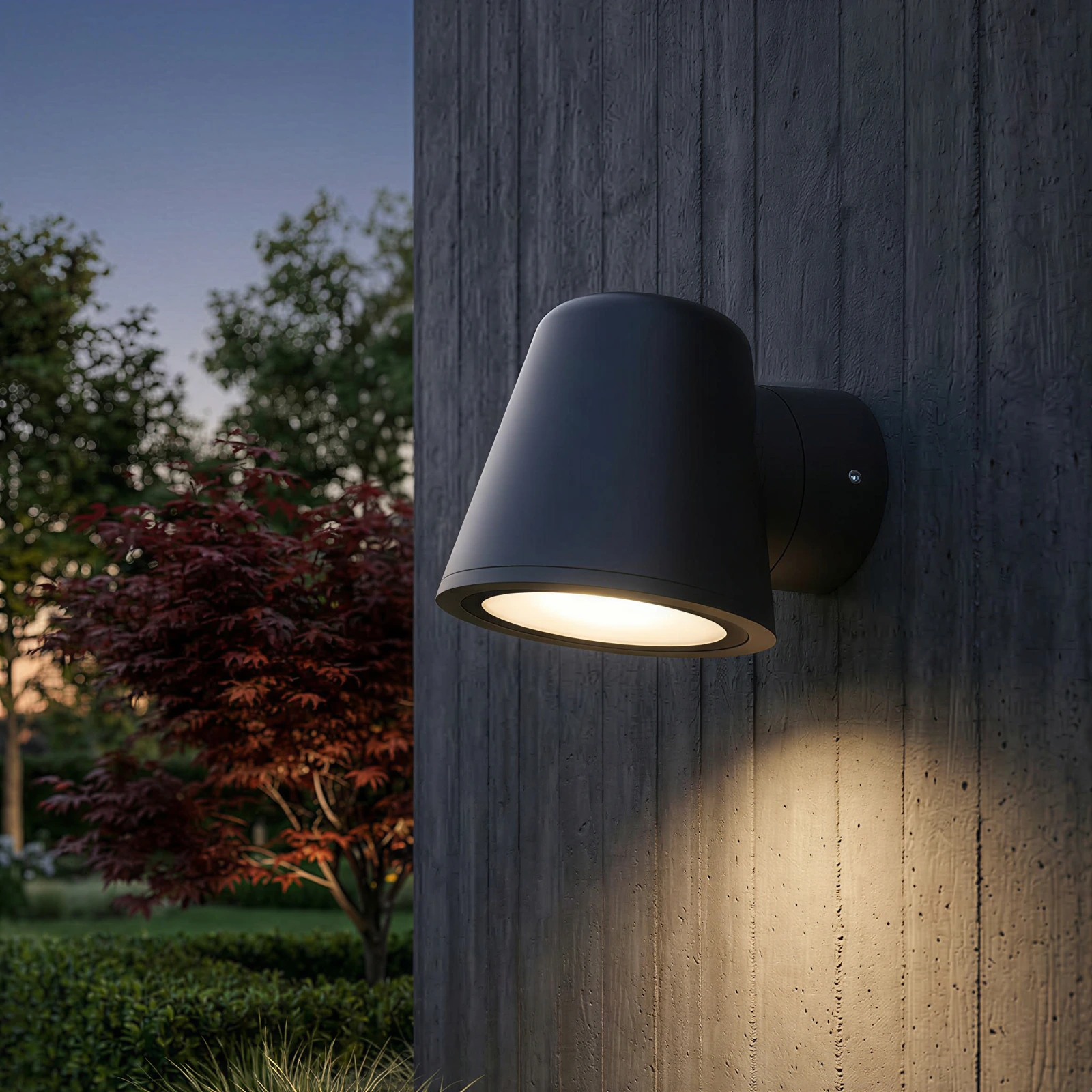GD-PW043 · black housing · installed outdoor scene
