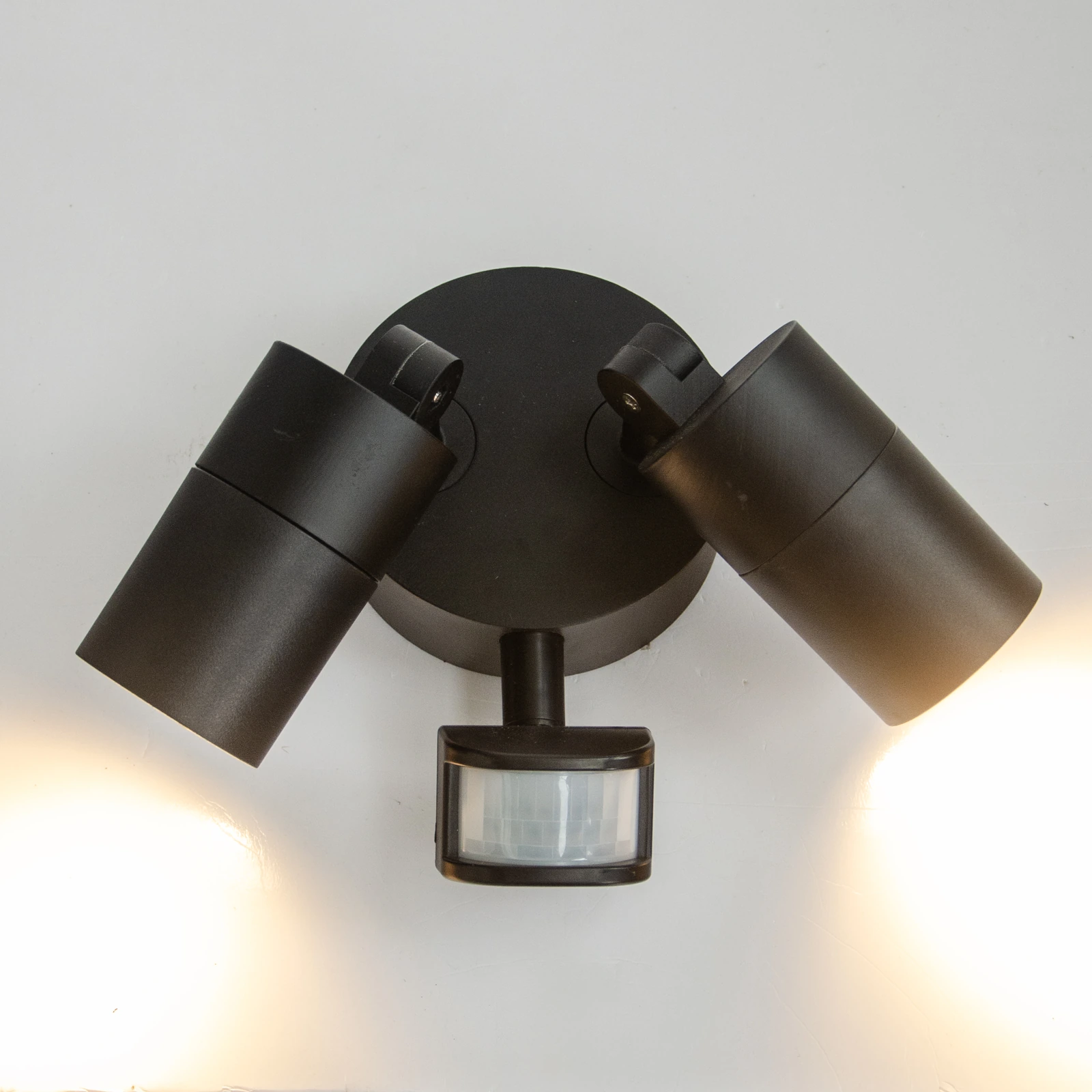 GD-PW044-GU10 · black housing · light-on view · PIR sensor option