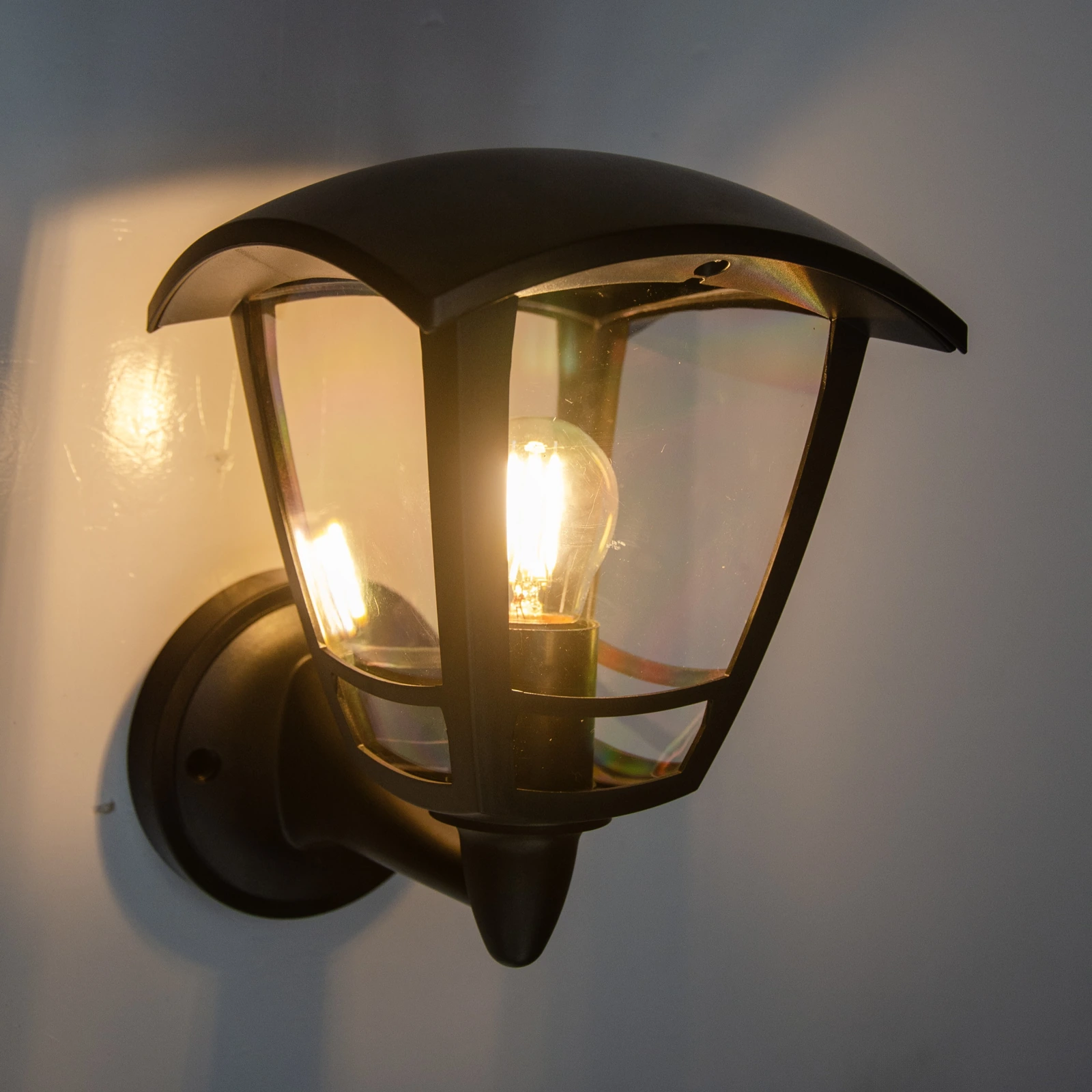 GD-PW046-E27 · Black · vista encendida
