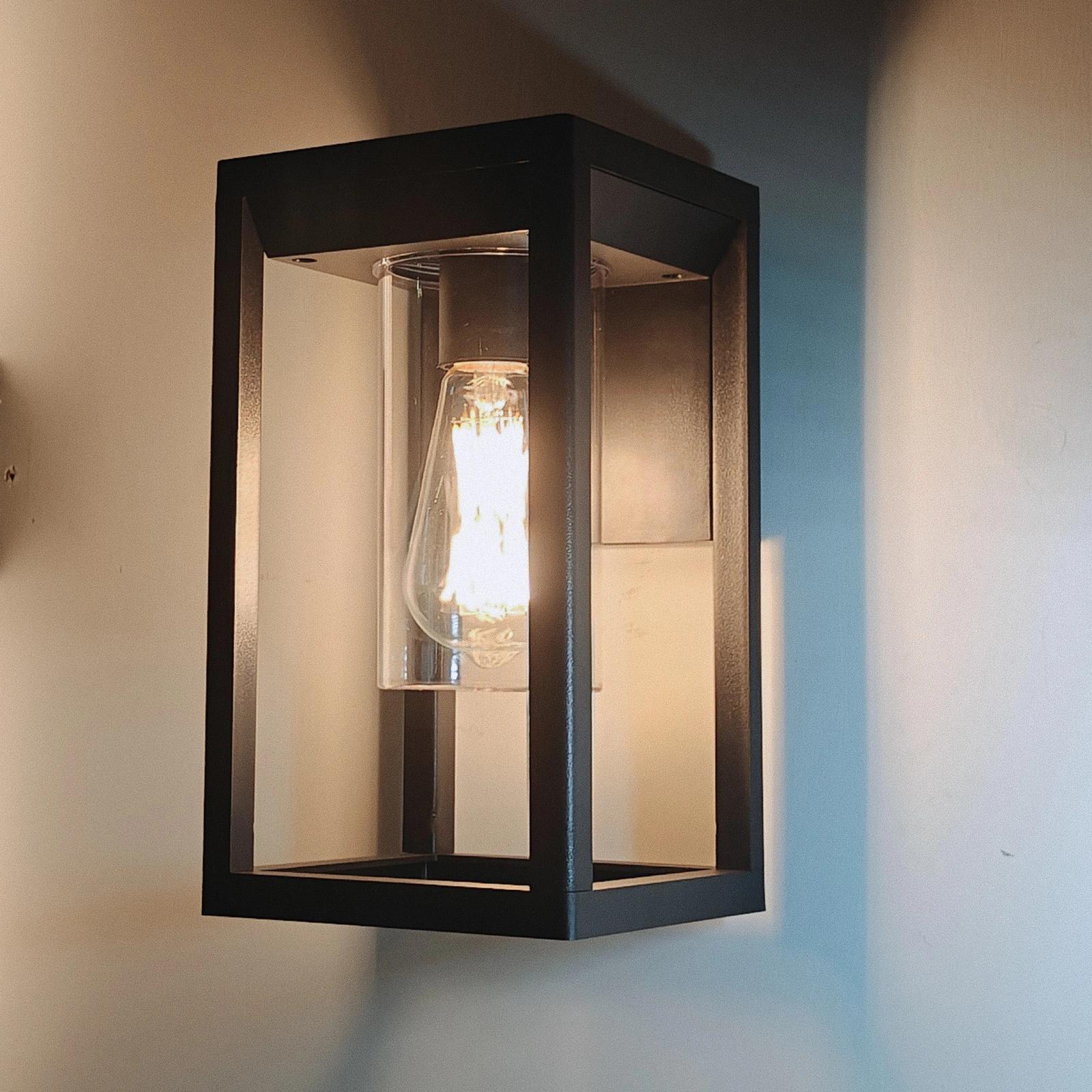 GD-PW052 · black housing · light-on view