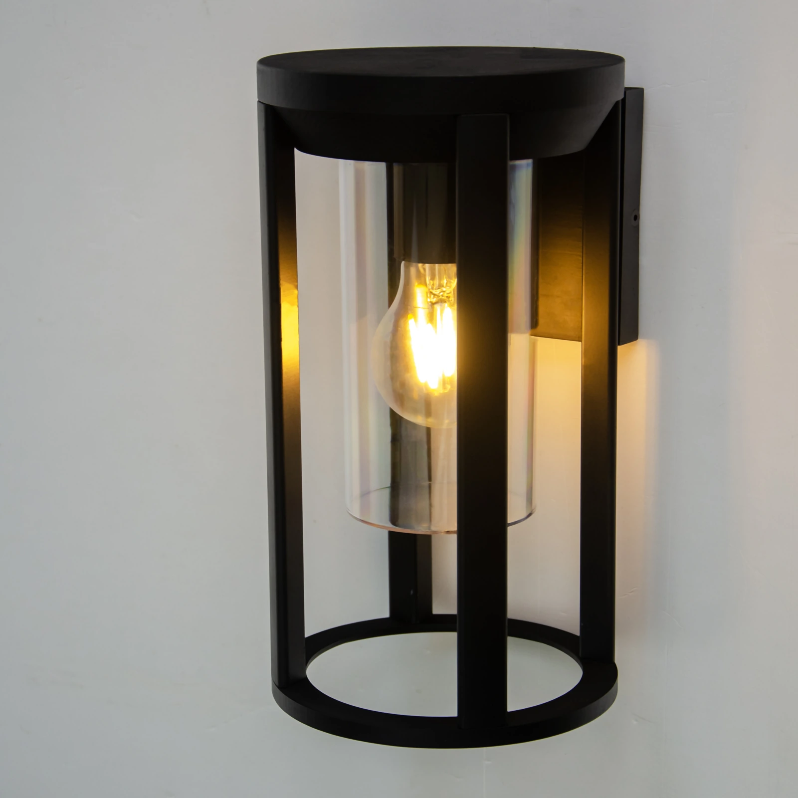 GD-PW052-R · black housing · light-on view