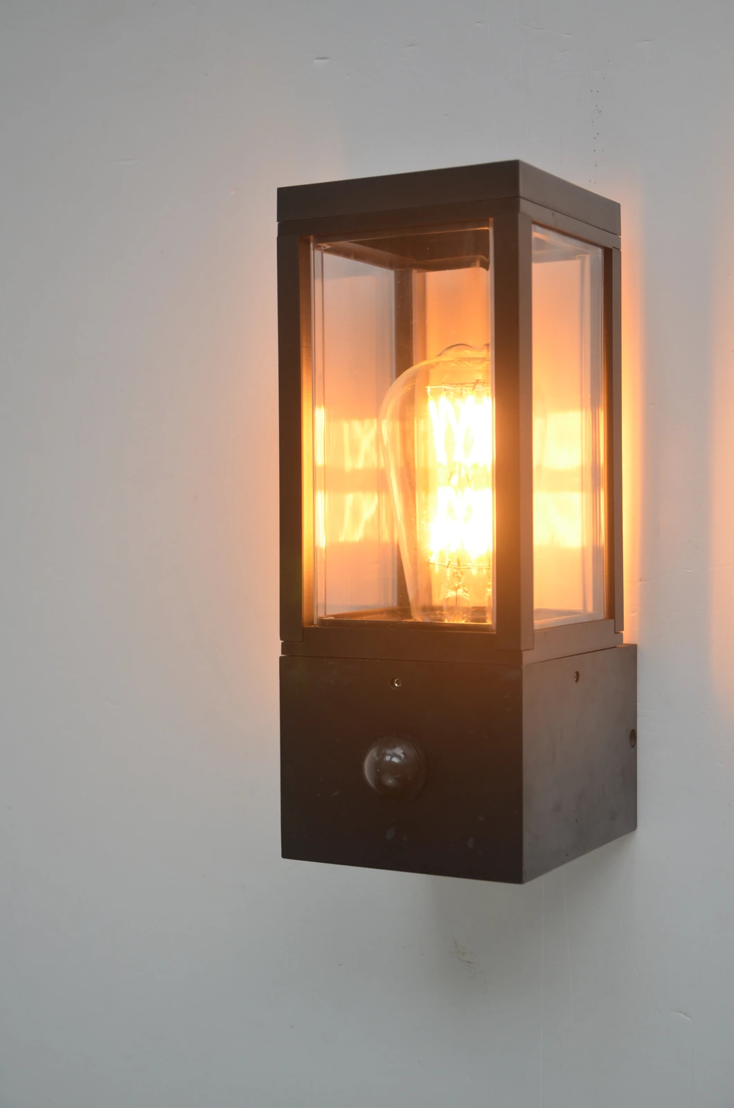 GD-PW052-S · black housing · light-on view
