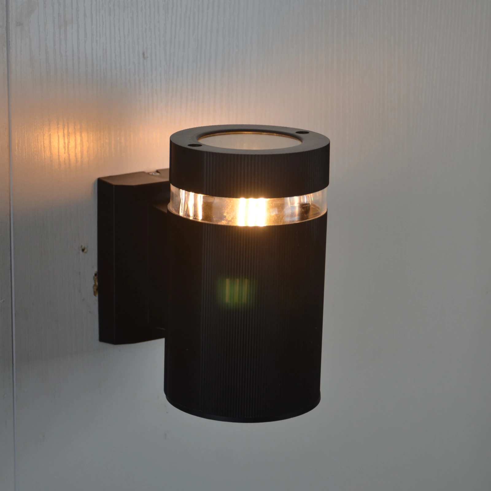 GD-WP38-1-1C · cuerpo negro · vista encendida