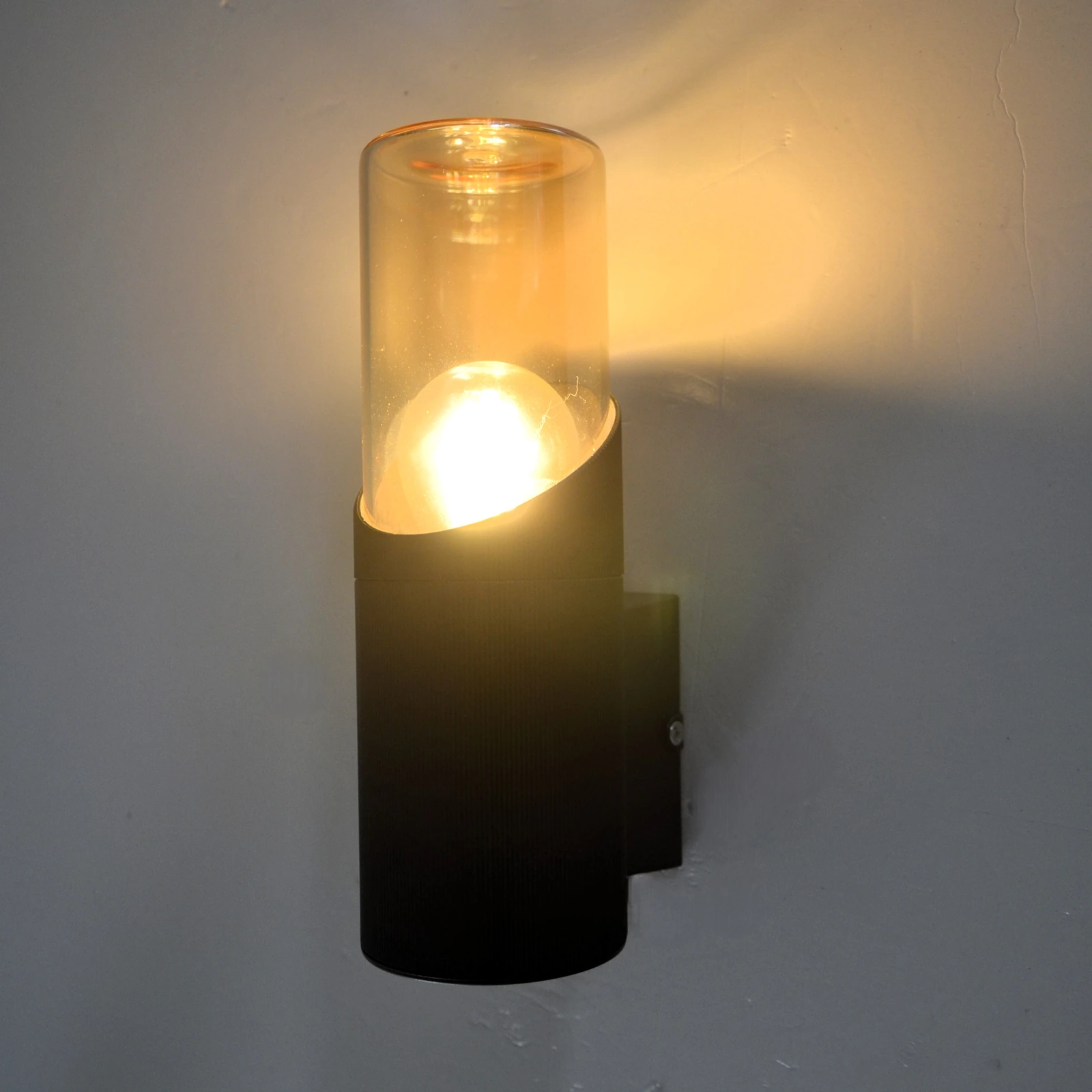 GD-WP42-1-E27 · black housing · light-on view