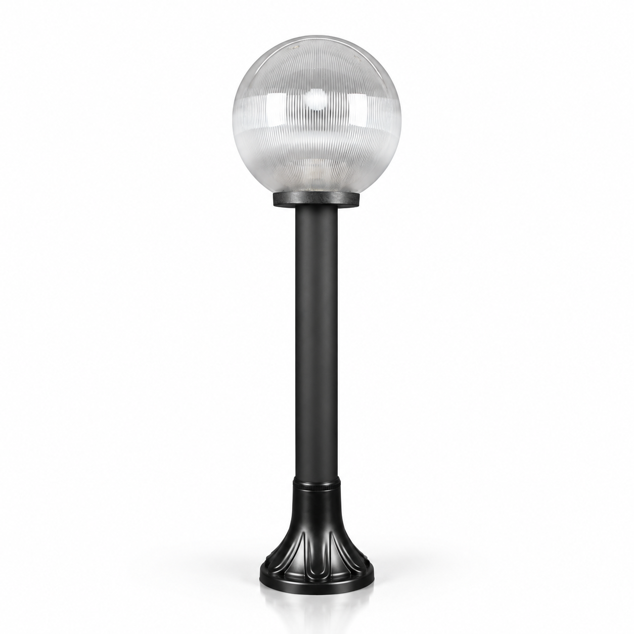 GD001-B-250-500MM-POST 250 mm PMMA Globe light with 500 mm post · Clear prismatic