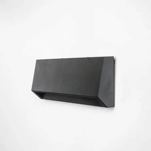 GD-PBL18 — Hooded rectangular step light