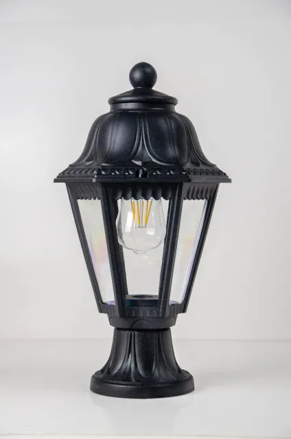 GD-BL17-E27-40 — Decorative Pedestal Lantern