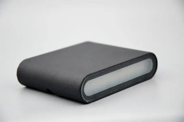 GD-AWZ05 — Compact rounded linear wall light